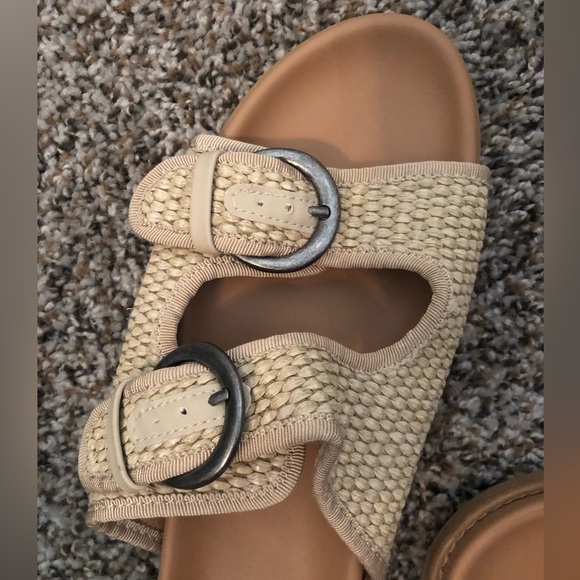 Universal Thread Sandals - Picture 3 of 4